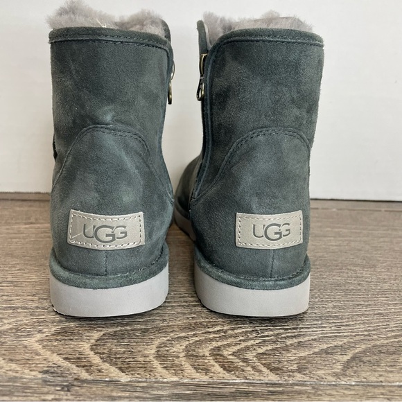 UGG Abree Ankle Boots Side zip. Size 7. Suede leather. Pre-owned - Picture 4 of 8